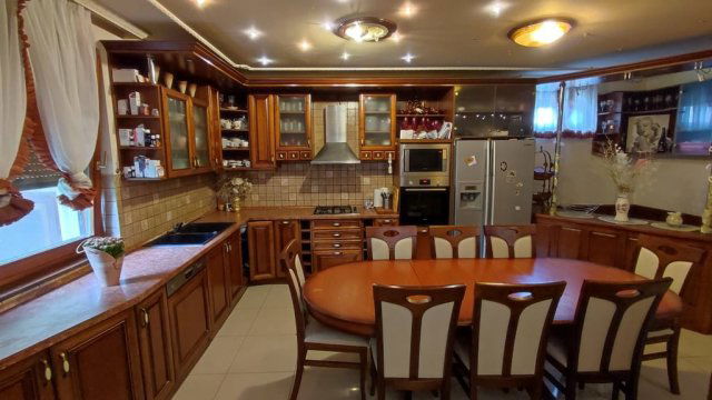 Eladó családi ház, Győrött 106.9 M Ft, 4+1 szobás