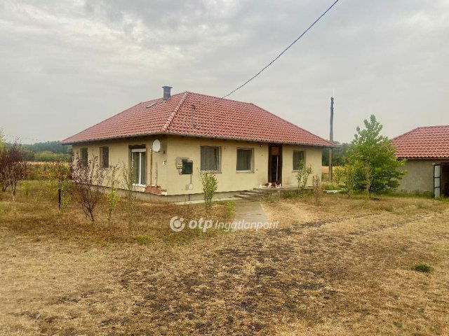 Eladó családi ház, Jászberényben 79.9 M Ft, 2 szobás