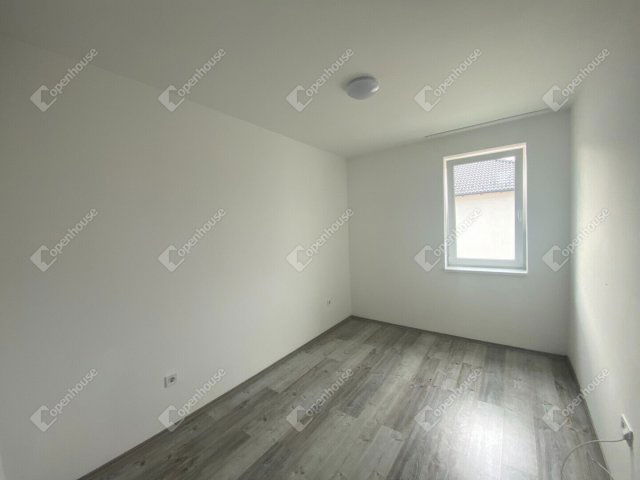 Eladó téglalakás, Győrött 69.9 M Ft, 3 szobás