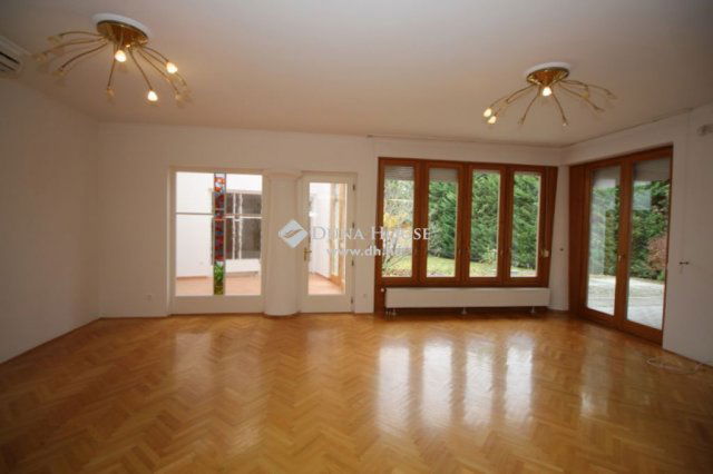 Eladó családi ház, Kecskeméten 248 M Ft, 6 szobás