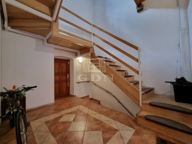 Kiadó iroda, Székesfehérvárott 270 E Ft / hó, 3 szobás