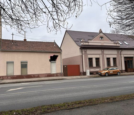 Eladó családi ház, Komáromban 49.9 M Ft, 3 szobás