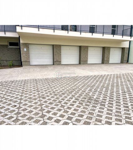 Kiadó garázs, Szegeden 35 E Ft / hó, 1 szobás