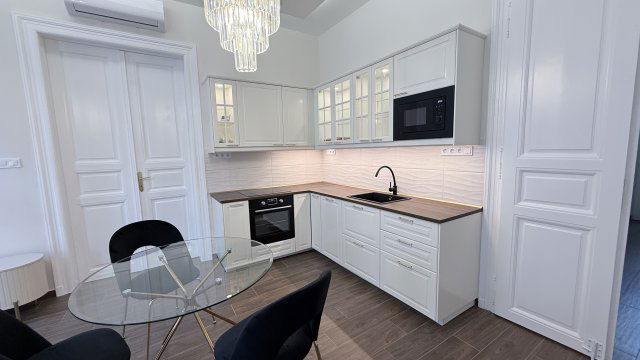 Eladó téglalakás, Budapesten, VII. kerületben 105 M Ft