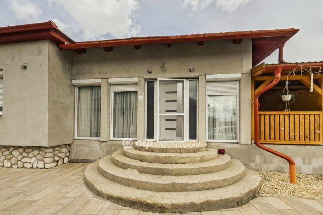 Eladó családi ház, Besenyőtelken 65 M Ft, 4 szobás