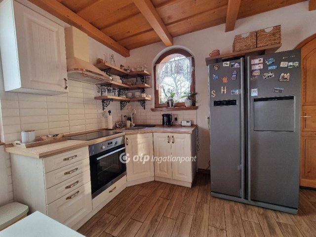 Eladó családi ház, Bakonyjákón 97.5 M Ft, 2+3 szobás