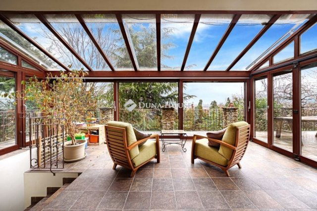 Eladó családi ház, Budapesten, III. kerületben 697.5 M Ft