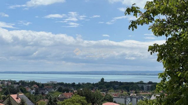 Eladó családi ház, Balatonfüreden 259 M Ft, 6 szobás