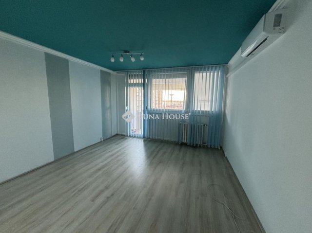 Kiadó panellakás, albérlet, Kecskeméten 200 E Ft / hó, 3 szobás