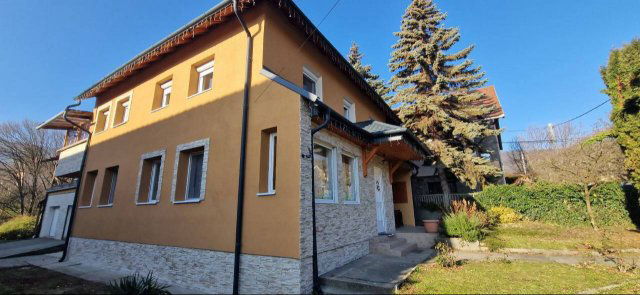 Eladó családi ház, Pilisszentkereszten 149.9 M Ft, 7 szobás