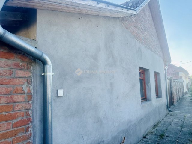 Eladó családi ház, Tiszakécskén 24.99 M Ft, 3 szobás