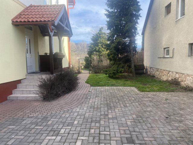 Eladó családi ház, Bajon 146.9 M Ft, 5 szobás