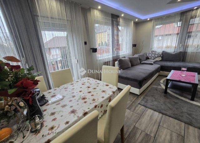 Eladó ikerház, Pécelen 88.378 M Ft, 4 szobás