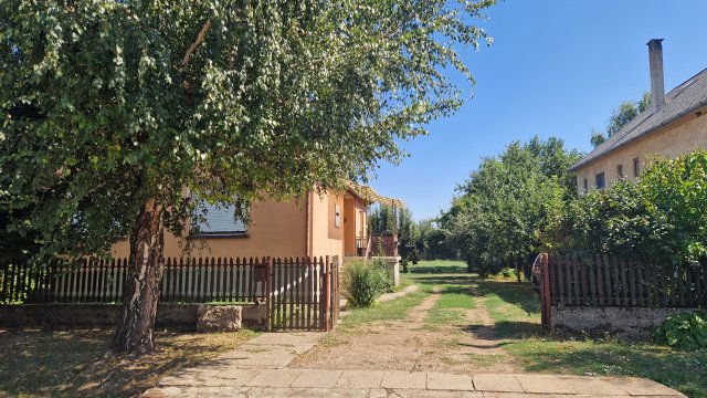 Eladó családi ház, Forrón 19.9 M Ft, 3 szobás