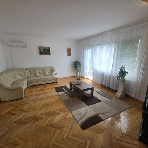 Eladó ikerház, Gödöllőn 224 M Ft, 7 szobás
