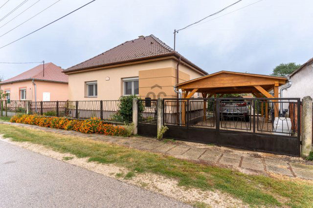 Eladó családi ház, Soponyán 55.9 M Ft, 4 szobás