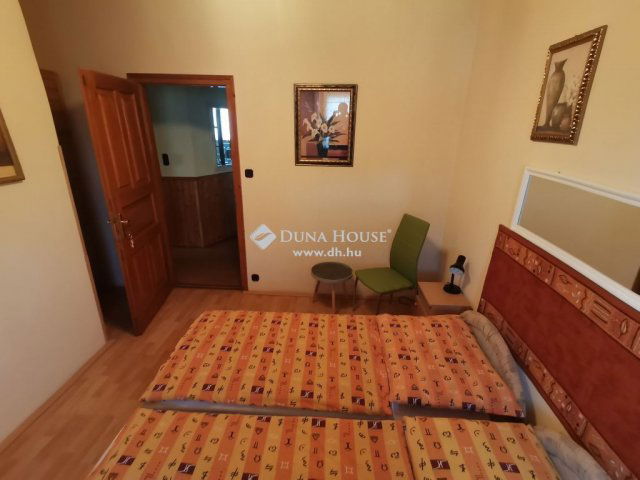 Eladó családi ház, Balatonfüreden 590 M Ft, 14 szobás