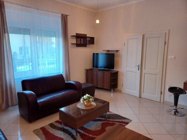 Kiadó ikerház, albérlet, Győrött, Babits Mihály utcában