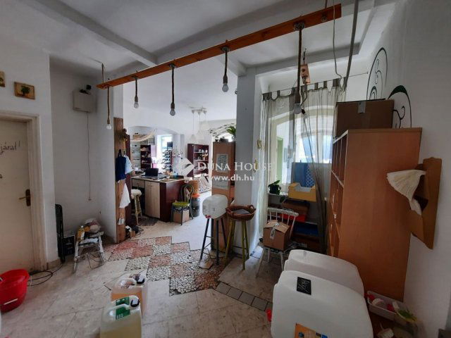 Eladó üzlethelyiség, Gödöllőn 320 M Ft, 6 szobás