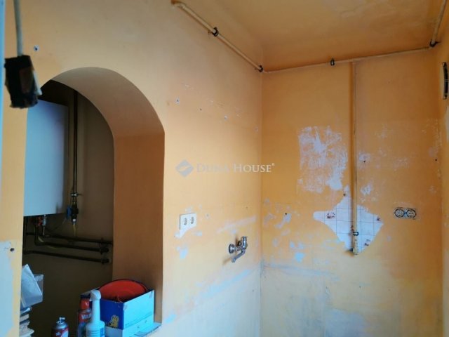 Eladó családi ház, Csolnokon 29.99 M Ft, 2 szobás