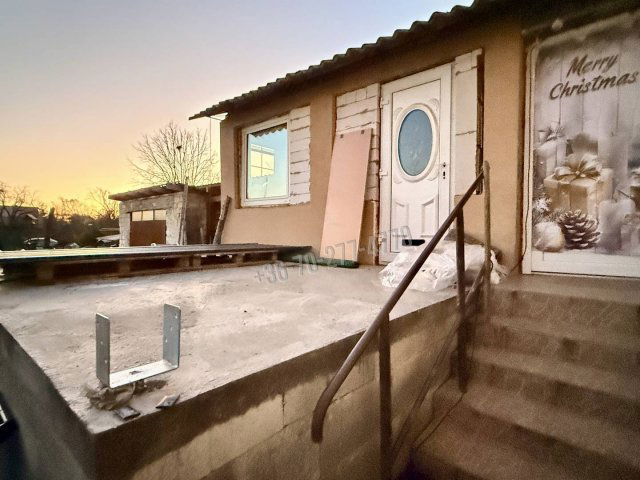 Eladó családi ház, Szomódon 64.5 M Ft, 7 szobás