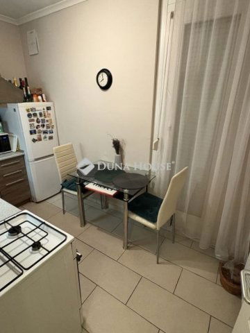 Kiadó panellakás, albérlet, Pécsett 200 E Ft / hó, 2 szobás