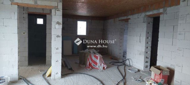 Eladó családi ház, Szigetszentmiklóson 170 M Ft, 8 szobás