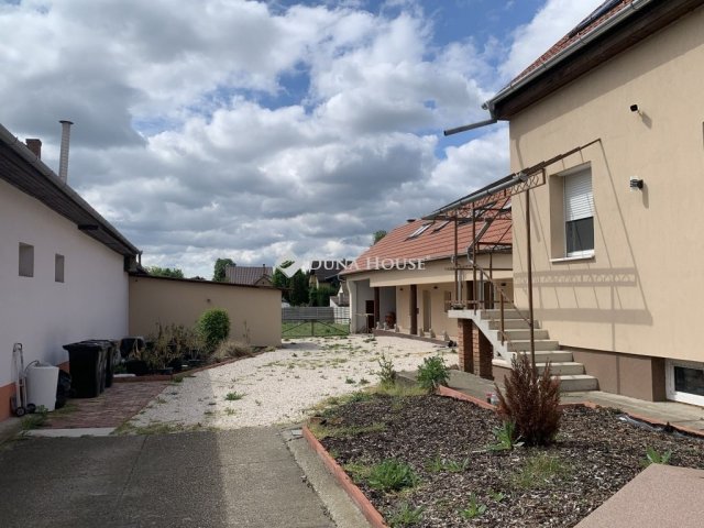 Eladó családi ház, Vecsésen 299.9 M Ft, 1 szobás