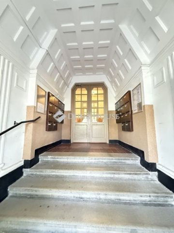 Eladó üzlethelyiség, Budapesten, VI. kerületben 135 M Ft