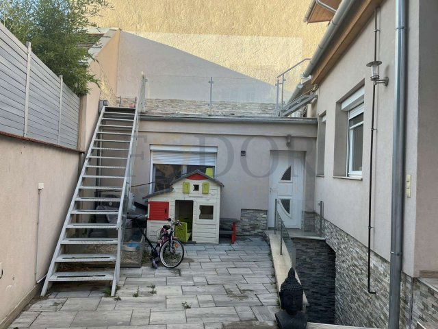 Eladó családi ház, Budapesten, IV. kerületben 200 M Ft, 6 szobás