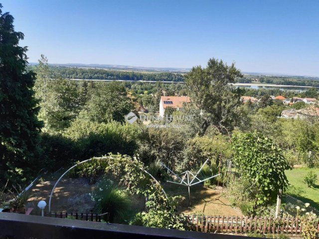 Eladó családi ház, Dunaalmáson 69.9 M Ft, 6 szobás