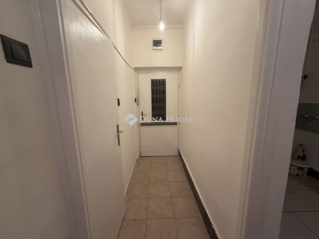 Eladó téglalakás, Győrött 31.15 M Ft, 1 szobás