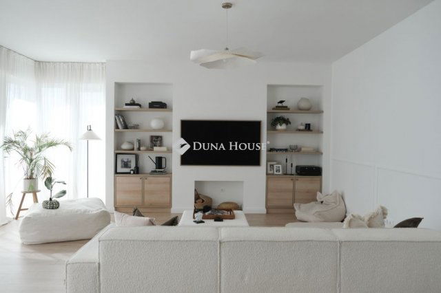 Eladó családi ház, Szentendrén 220 M Ft, 5 szobás