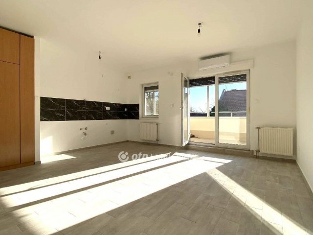 Eladó téglalakás, Siófokon 73 M Ft, 2+1 szobás