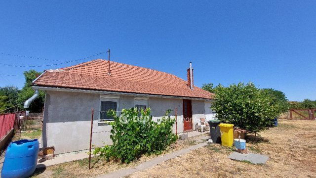 Eladó családi ház, Dévaványán 7.5 M Ft, 2 szobás