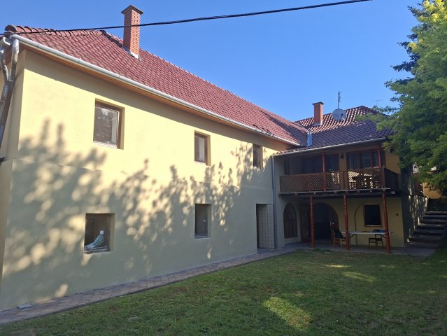 Eladó családi ház, Hőgyészen 65 M Ft, 3+2 szobás