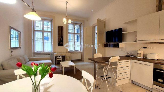 Eladó téglalakás, Budapesten, V. kerületben 189 M Ft, 3 szobás