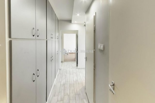 Eladó panellakás, Kecskeméten 45.9 M Ft, 3 szobás