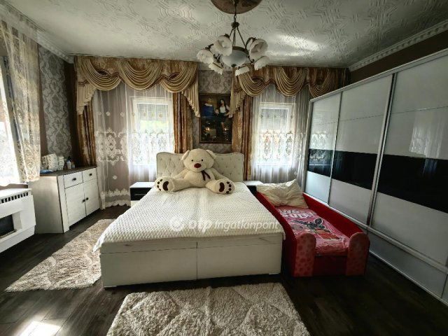 Eladó családi ház, Túrkevén 27 M Ft, 2 szobás