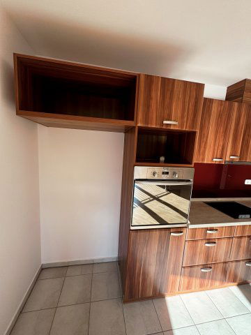 Kiadó téglalakás, albérlet, Pécsett 220 E Ft / hó, 3 szobás