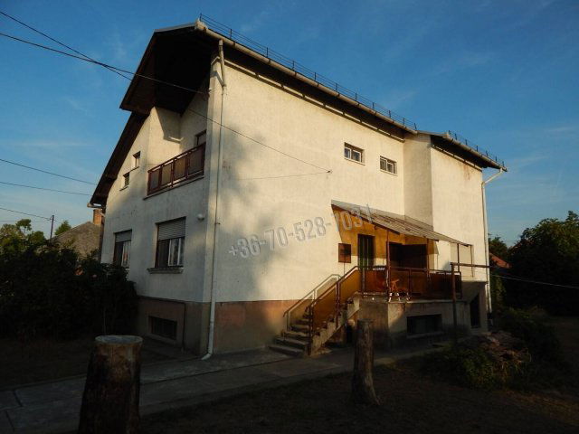 Eladó családi ház, Tatabányán 79.99 M Ft, 5 szobás