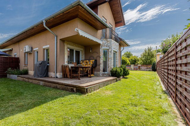 Eladó ikerház, Gödön 99 M Ft, 5 szobás / költözzbe.hu