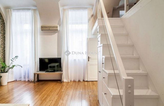 Eladó téglalakás, Budapesten, VII. kerületben 71.9 M Ft