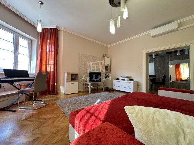 Eladó téglalakás, Székesfehérvárott 110 M Ft, 2+3 szobás