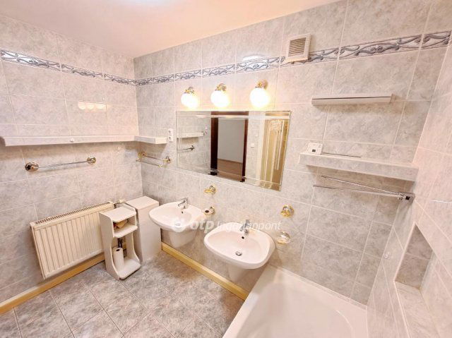 Eladó téglalakás, Kecskeméten 73.5 M Ft, 3 szobás