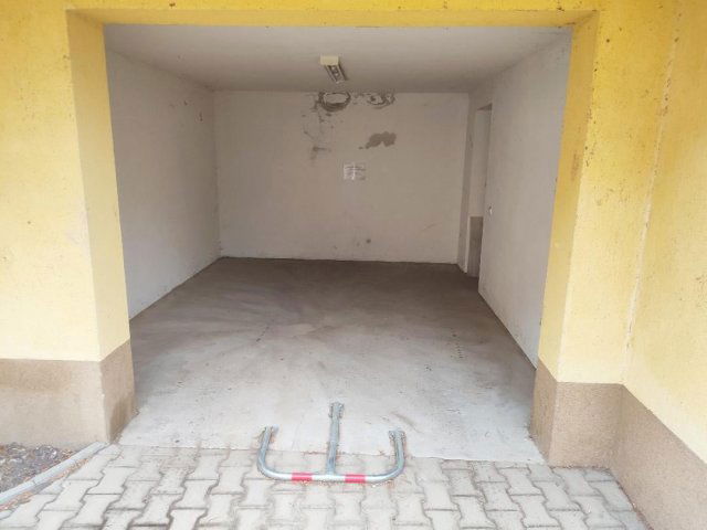 Kiadó garázs, Pécsett, Felsőbalokány utcában 18 E Ft / hó