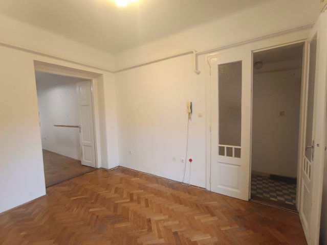 Eladó téglalakás, Pécsett 54 M Ft, 3 szobás