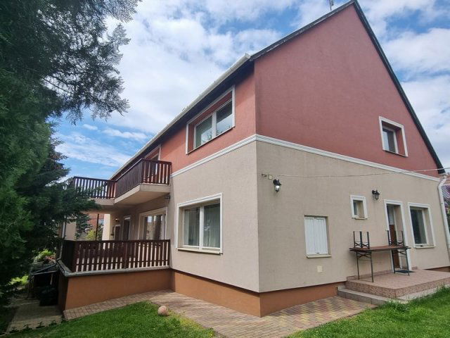 Eladó családi ház, Érden 179.9 M Ft, 8 szobás