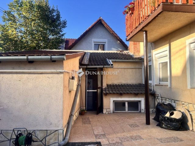 Eladó ikerház, Veszprémben 73 M Ft, 7 szobás