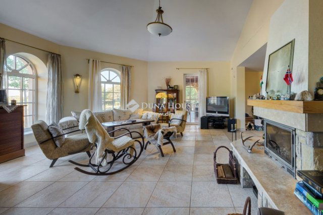 Eladó családi ház, Erdőkertesen 325 M Ft, 5 szobás